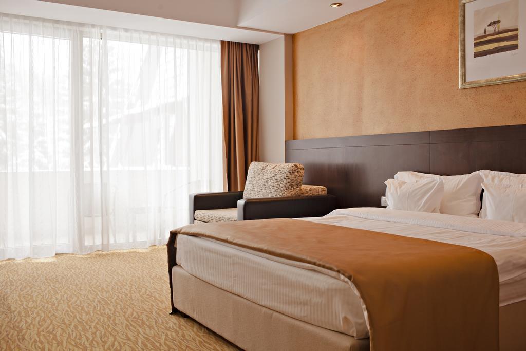 Hotel Clermont Covasna Exterior foto