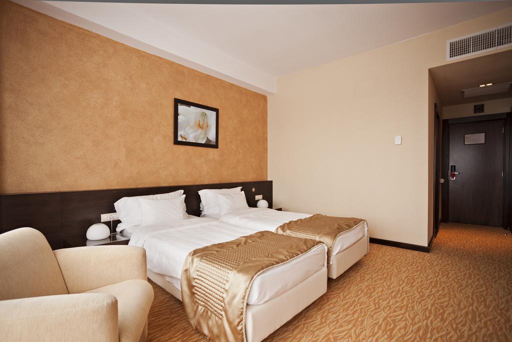 Hotel Clermont Covasna Exterior foto