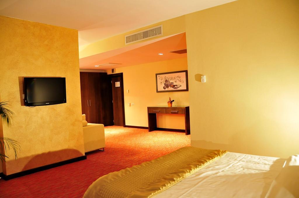 Hotel Clermont Covasna Exterior foto