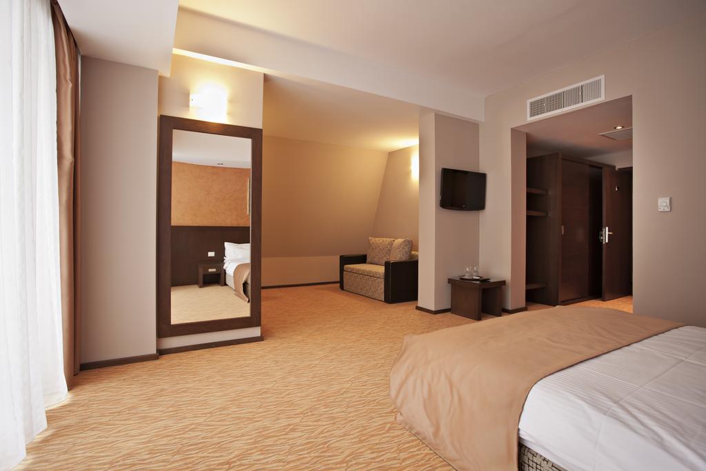 Hotel Clermont Covasna Exterior foto